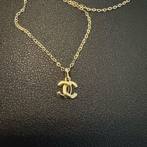 18k Yellow Gold Double C pendant w/chain.